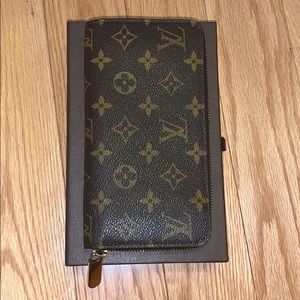 Louis Vuitton Zippy Canvas wallet monogram